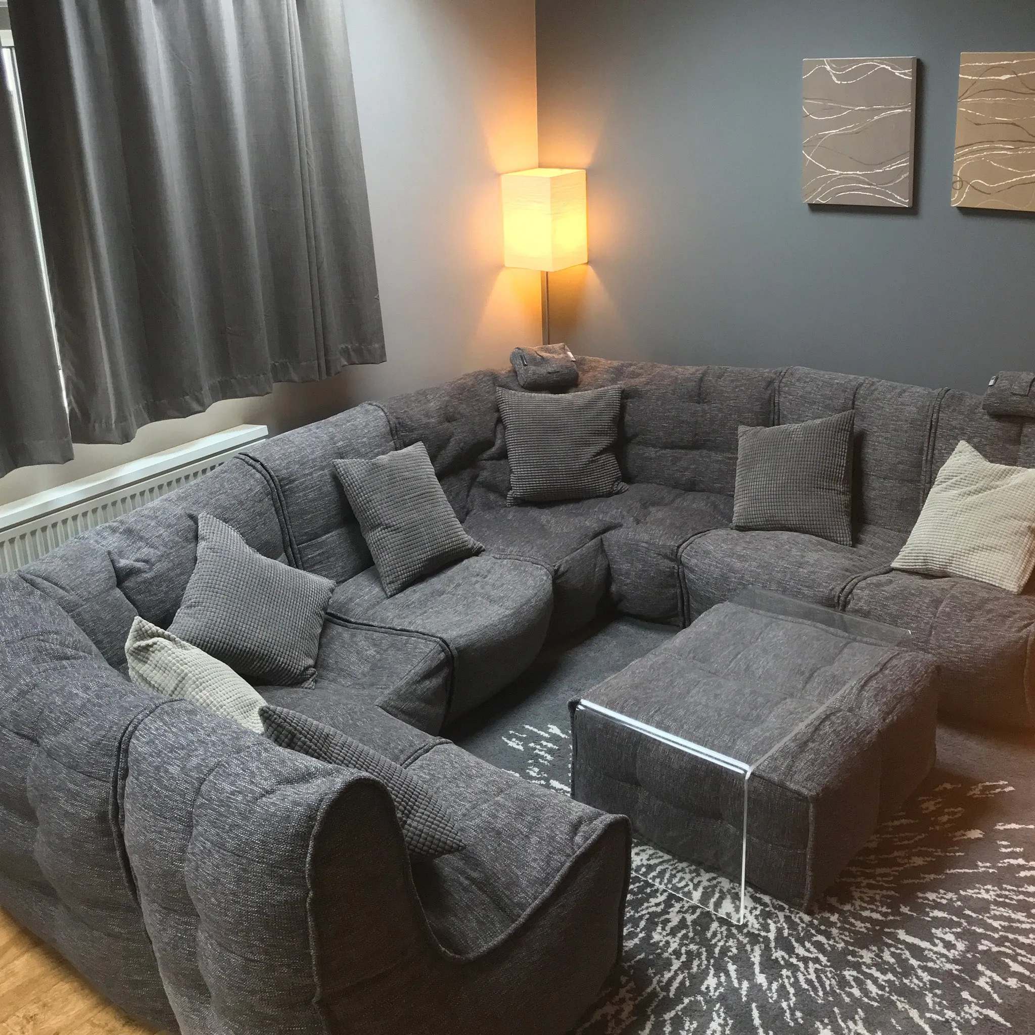 Mod 6 Lounge Max - Interior