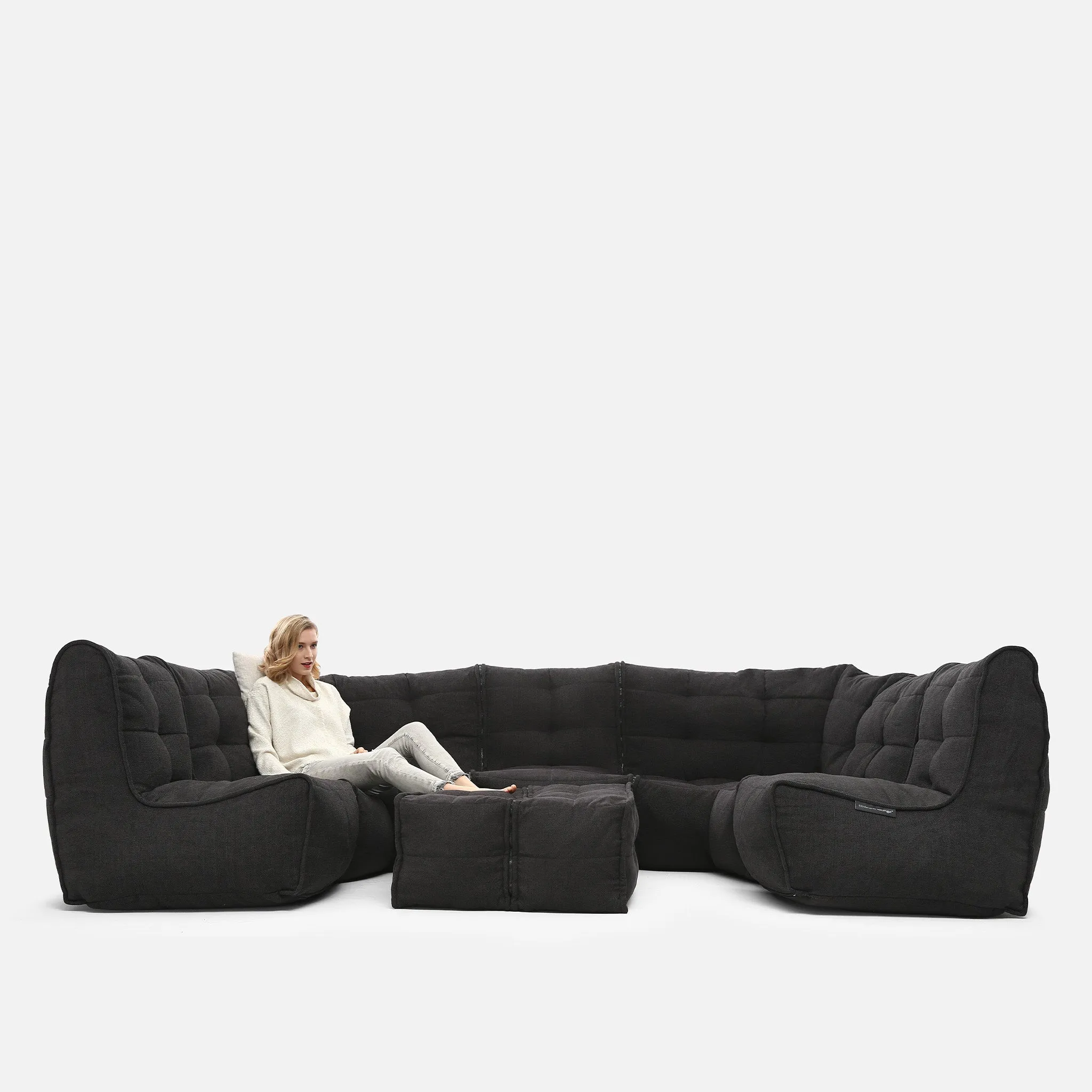 Mod 6 Lounge Max - Interior