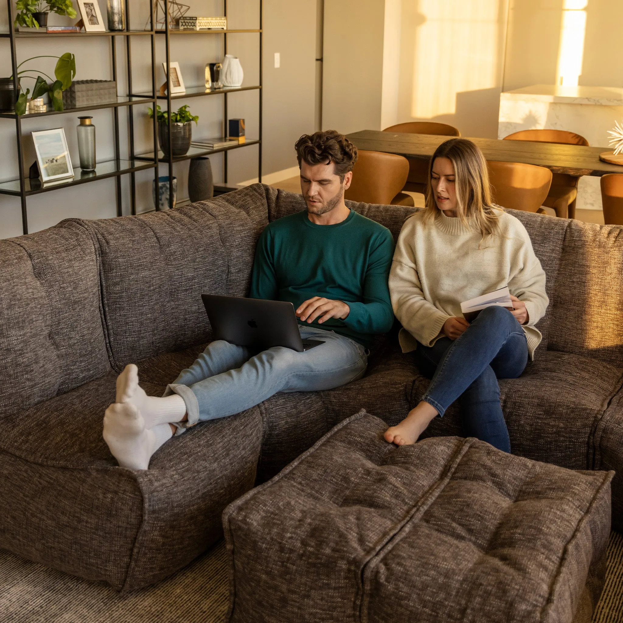 Mod 6 Lounge Max - Interior