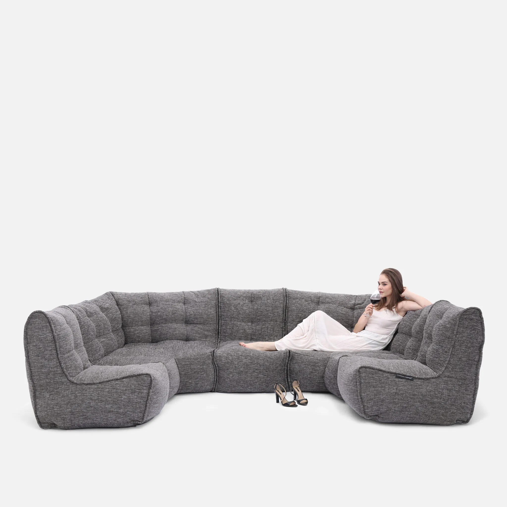 Mod 6 Lounge Max - Interior